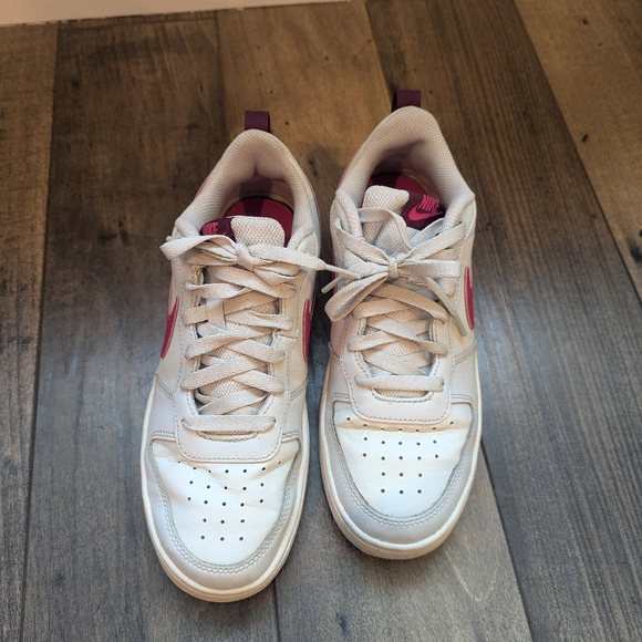 Nike court sneakers, Gray with pink swoosh youth size 6.5 or women's size 8.5 - Picture 2 of 4